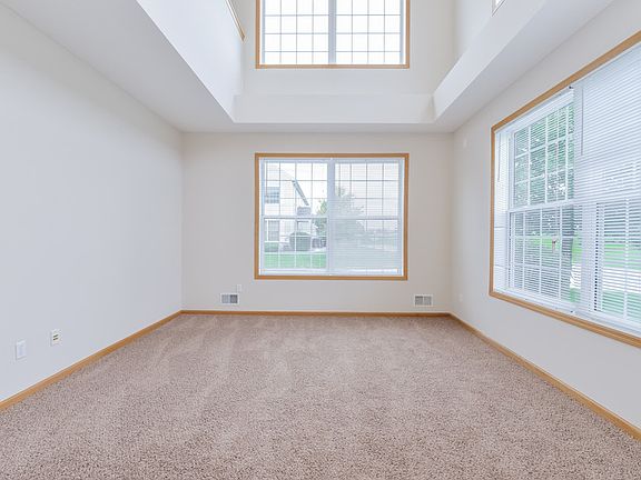 3rd image of 5400 Oriole Dr