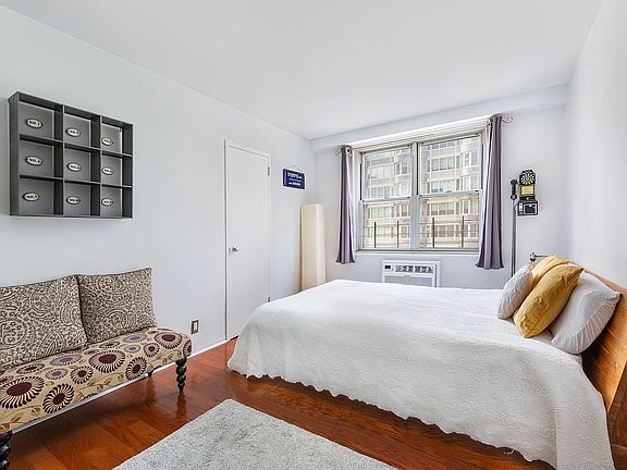4th image of 303 W 66th St APT 4DW