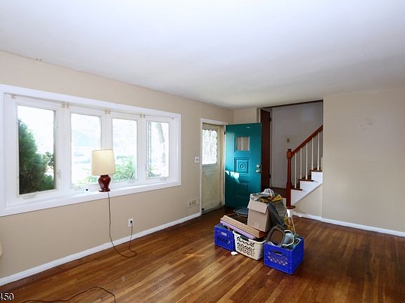 3rd image of 2 Marion Ct