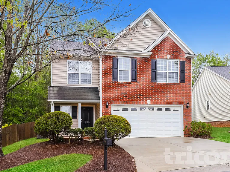 986 Peachtree Meadows Cir — Photo 1