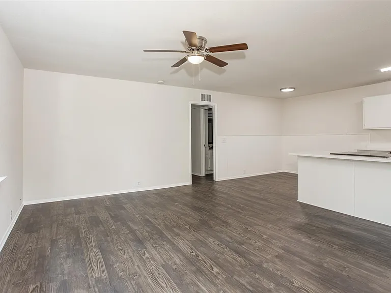 5022 Donnelly Ave — Photo 3