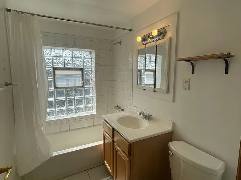 4022 W Montrose Ave — Photo 17