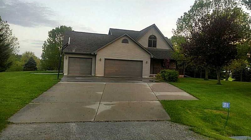 2nd image of 3711 170th St NE