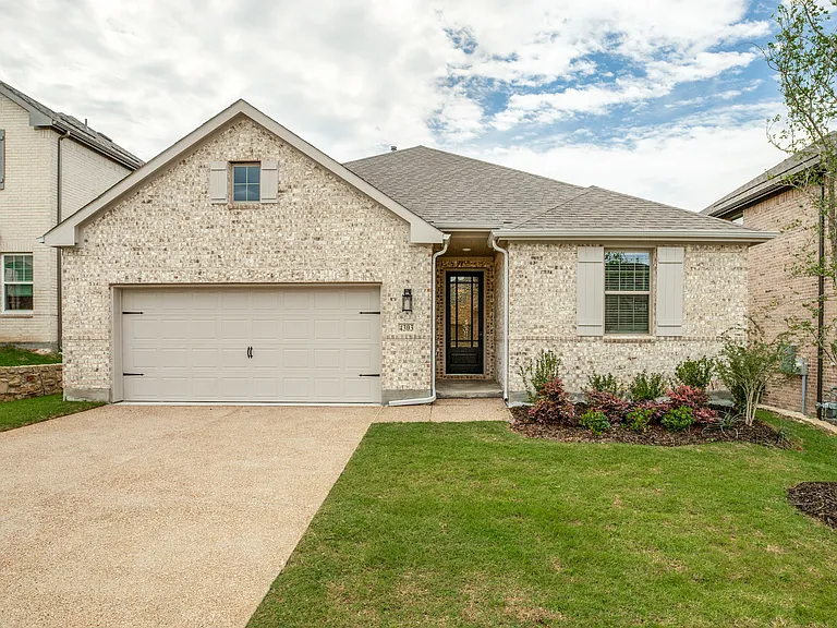 4303 Crossvine Ln — Photo 1