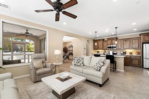 1732 E Vesper Trl Photo 1