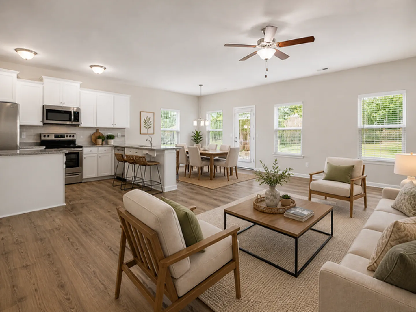 Move-In Special! Luxury Huntersville Home with 1 Month Free — Photo 4