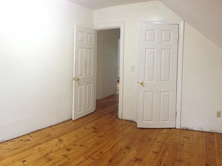 243 Smith St — Photo 4