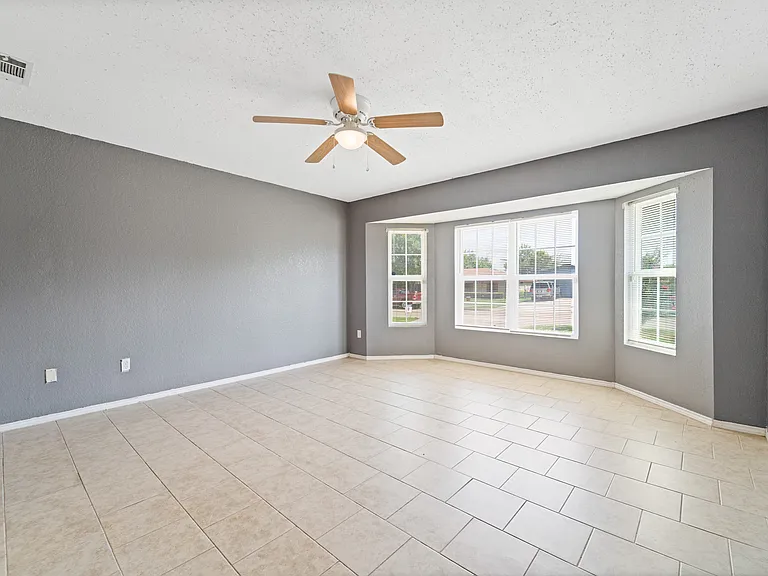 303 Carly Dr — Photo 13