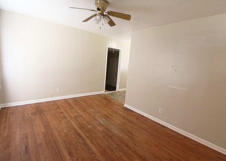1st image of 3913 SE 10th St