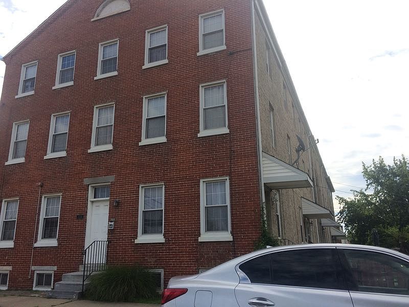 2nd image of 114 Ellis St