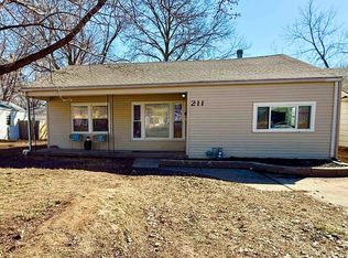 211 Miller Ave, Mulvane, KS 67110