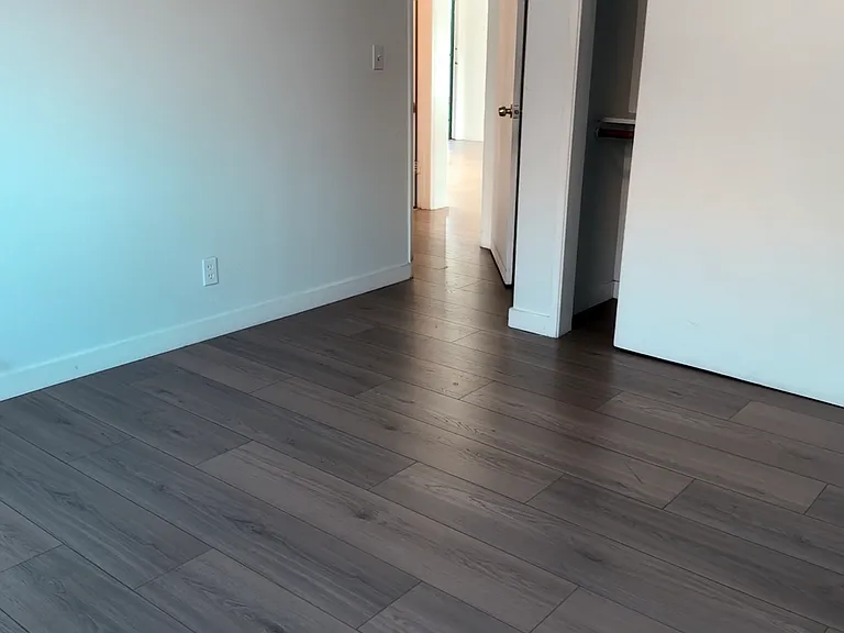 14141 Erwin St #6 — Photo 2