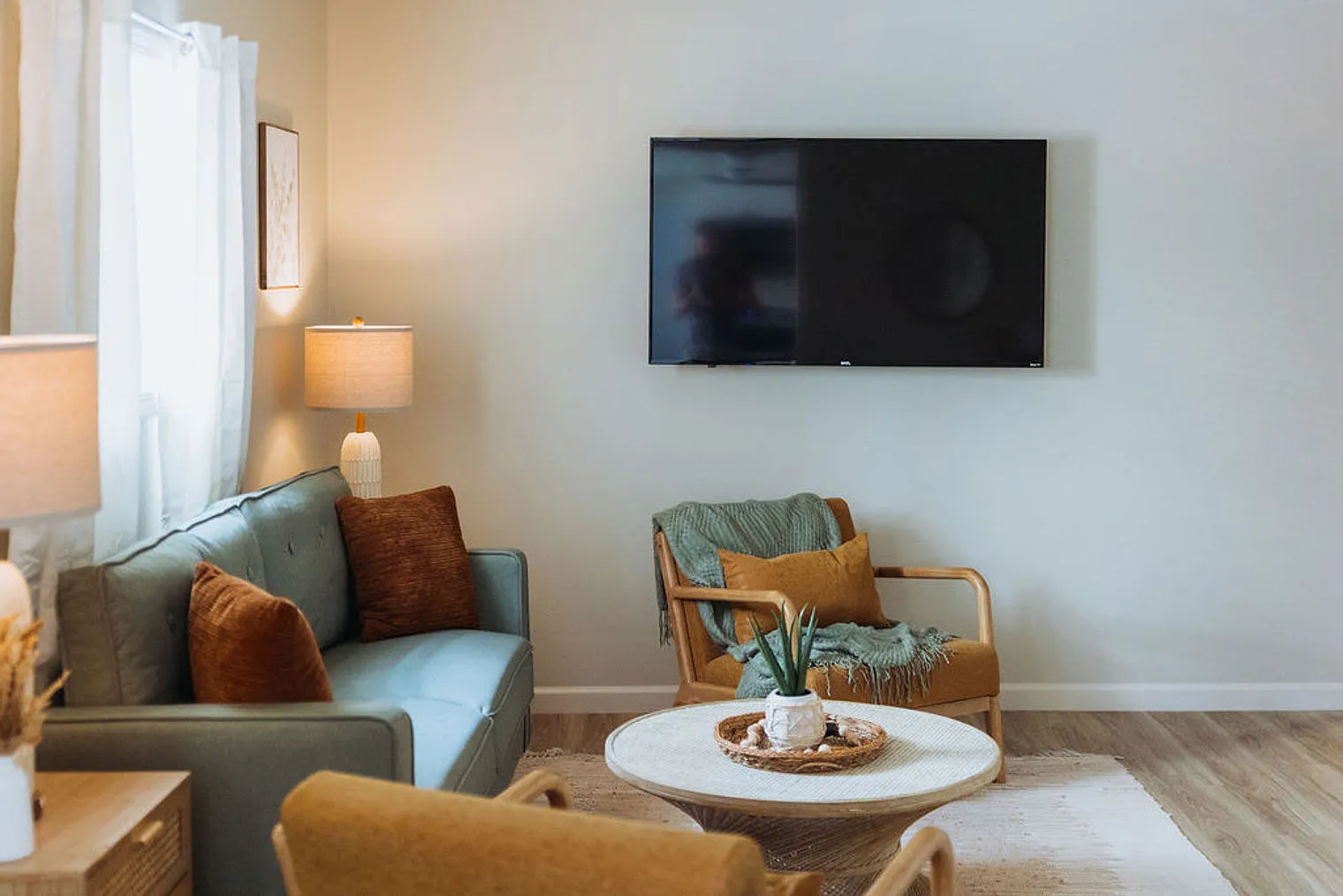 2 bed, 1.0 bath, 592 sqft, $2,067 — Photo 3