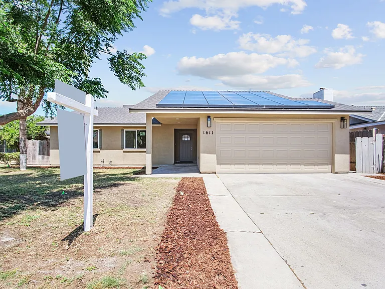1611 Grapevine Dr — Photo 1