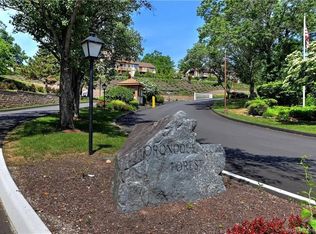 333 Berwick Ln, West Haven, CT 06516