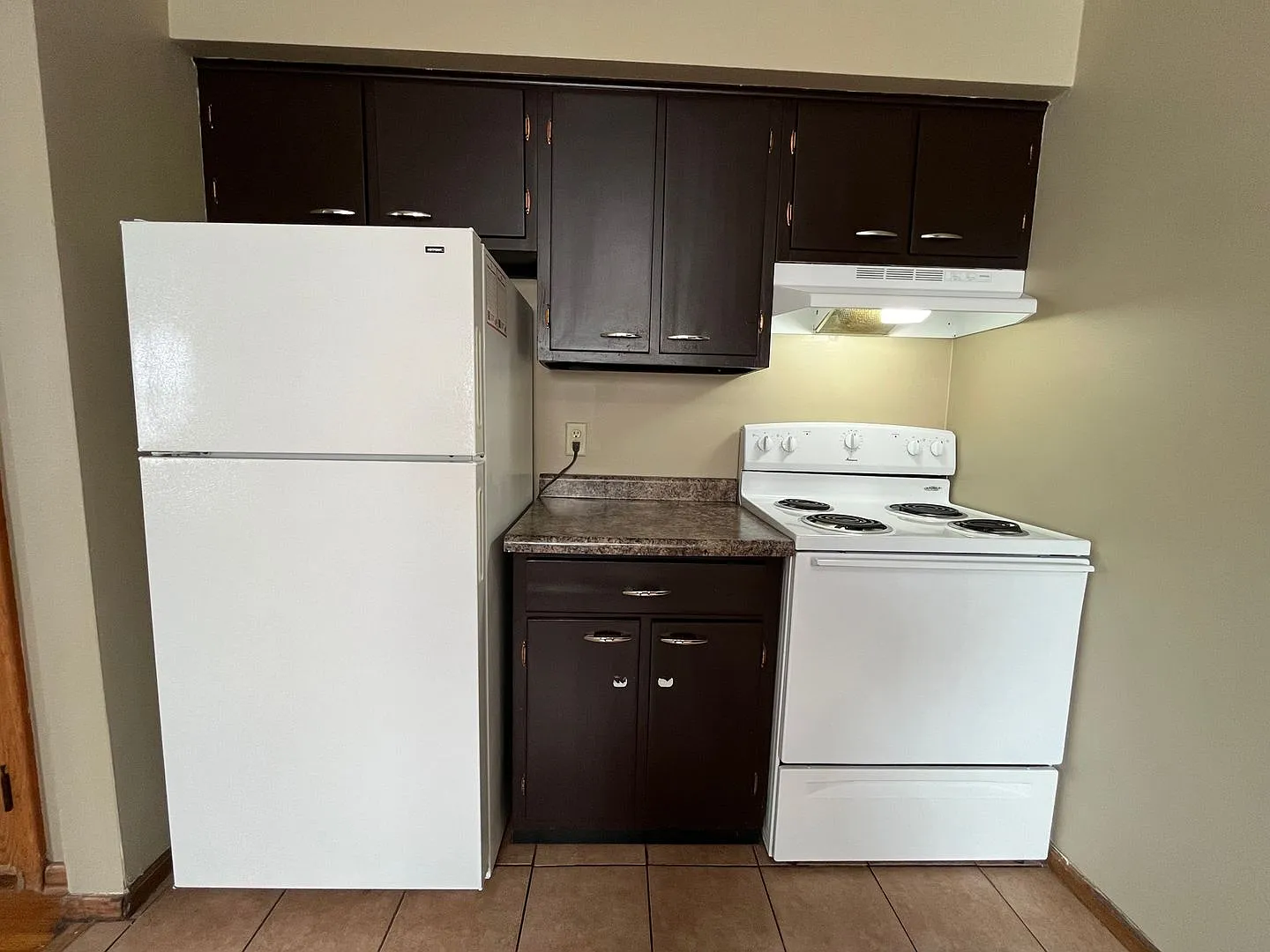 1360 Payne Ave — Photo 3