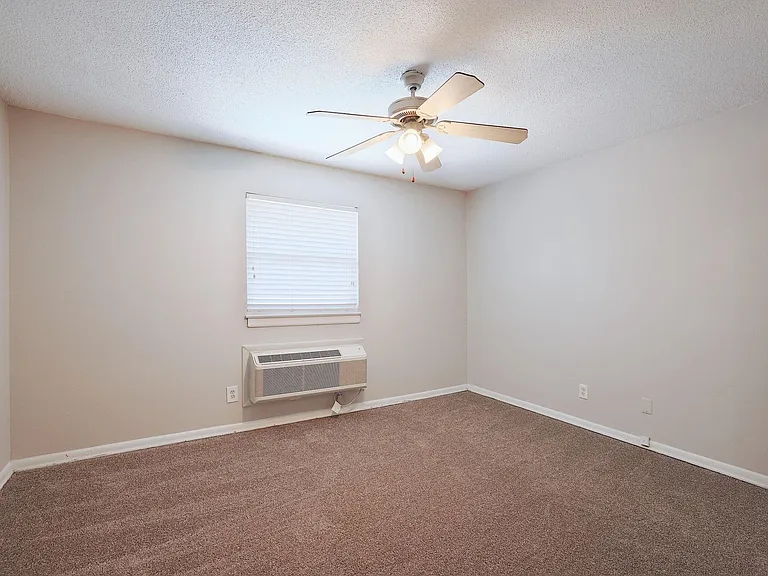 Hampton Hall | Comfort, Convenience, & Community All In One — Photo 54