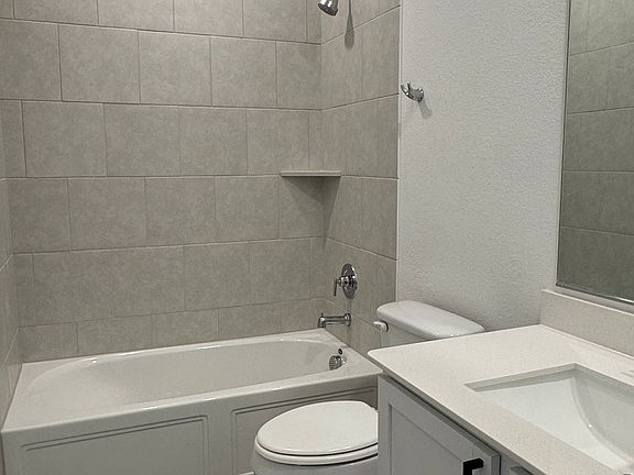 Hall full bathroom