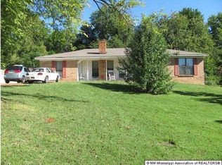 470 Walnut Ln, Holly Springs, MS 38635