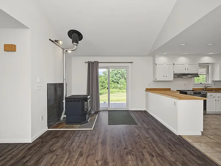 318 Cornwall Hill Rd — Photo 17