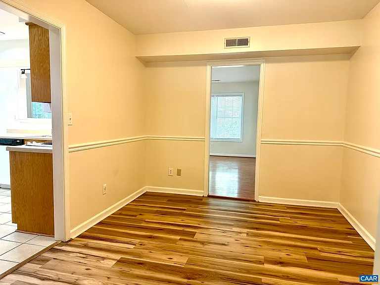 3159 Saddlebrook Ln — Photo 5