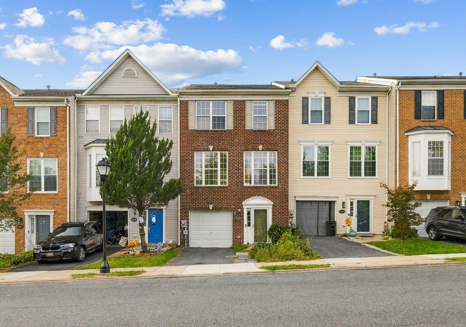 2461 Lakeside Dr - 2461 — Photo 1