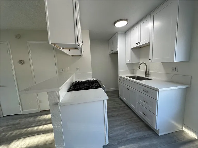 656 Lemar Park Dr #D — Photo 11