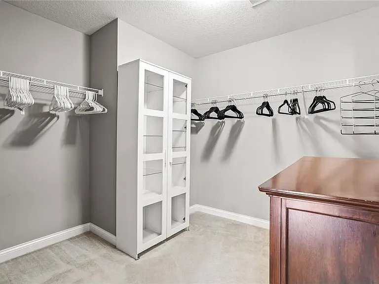 Master bedroom Walkin-closet