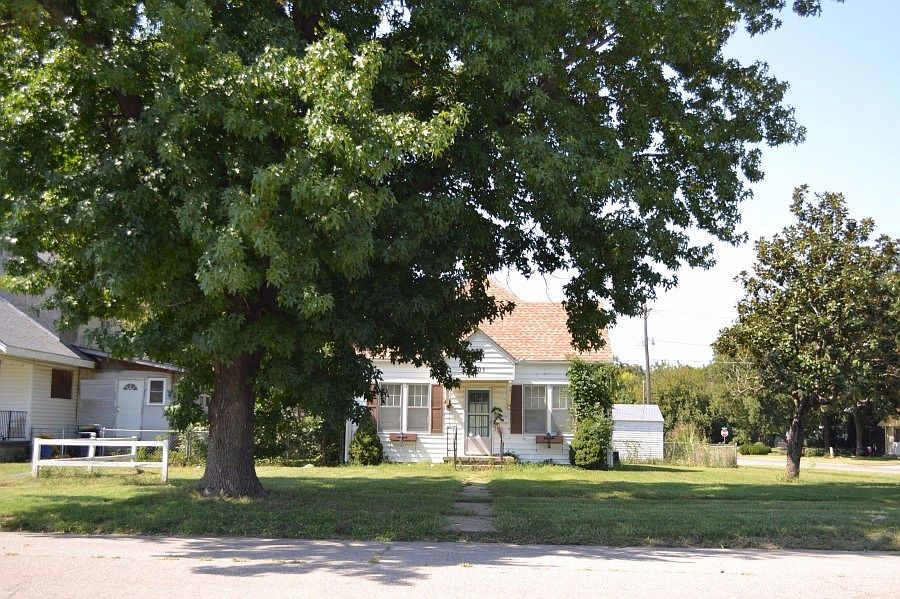 1st image of 101 S Magnolia Ave