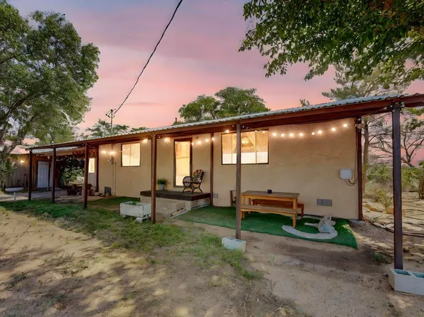 33 Sands Loop, Los Lunas, NM 87031