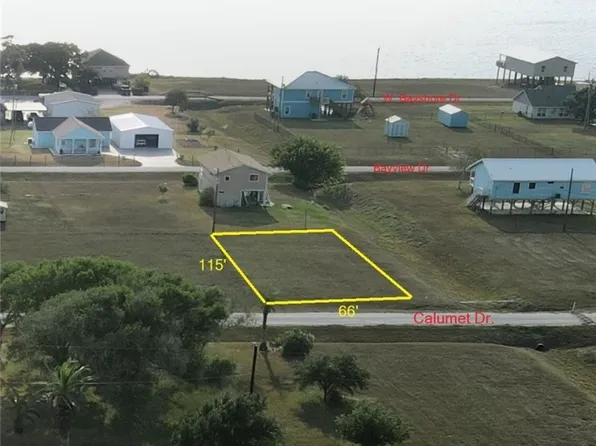 88 Calumet Dr, Palacios, TX 77465