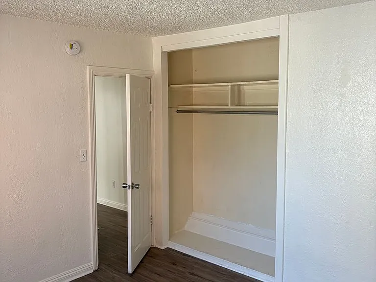 736 W Century Blvd — Photo 7
