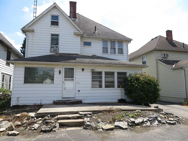 2nd image of 570 E Center St