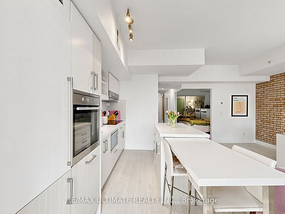 4th image of 39 Sherbourne St #303