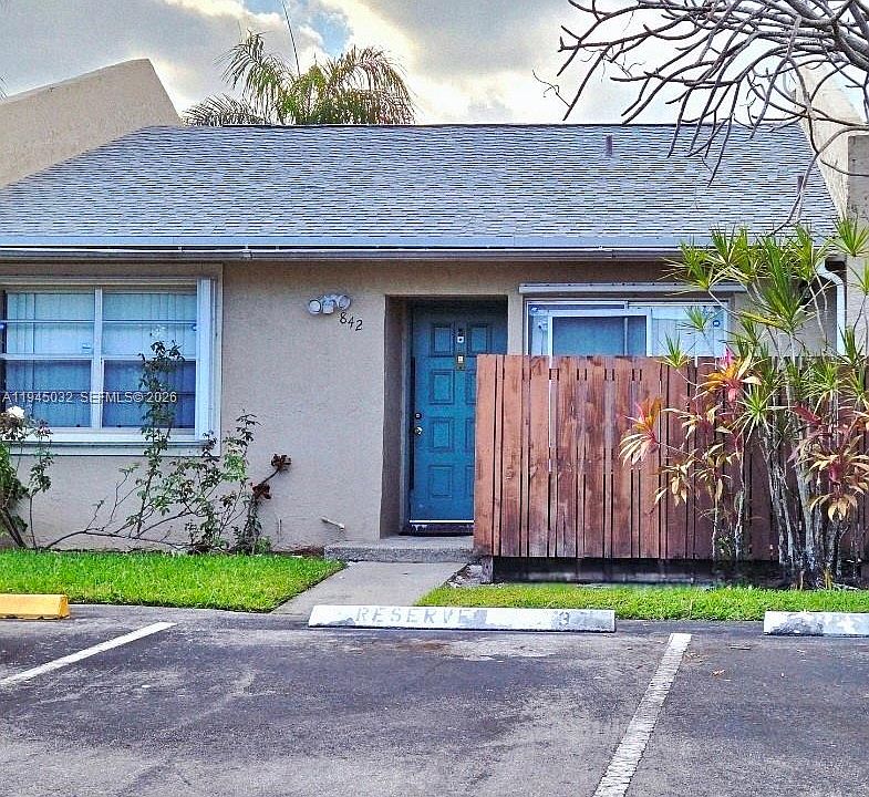 1st image of 842 Banks Rd