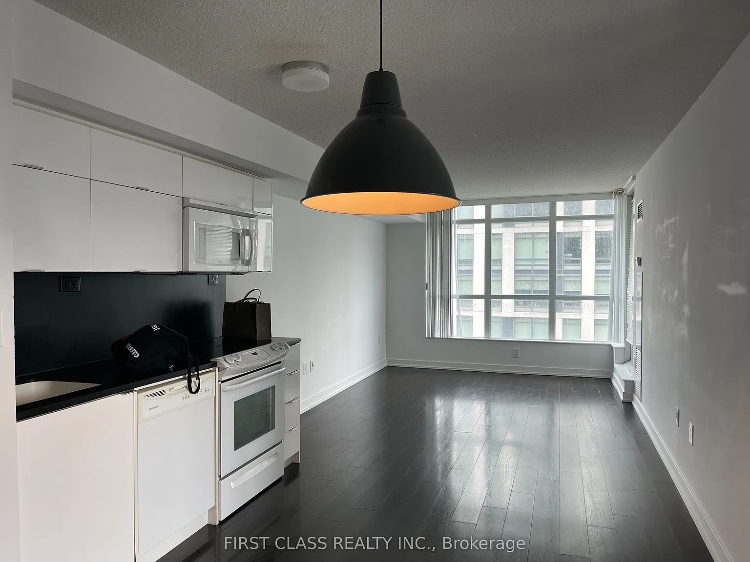 2 bed, $2,600 — Photo 2