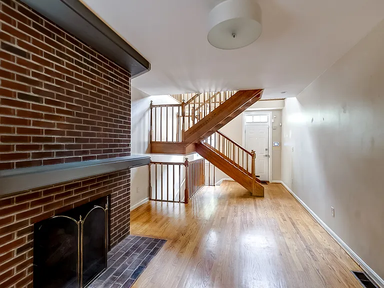 13 E Henrietta St — Photo 33
