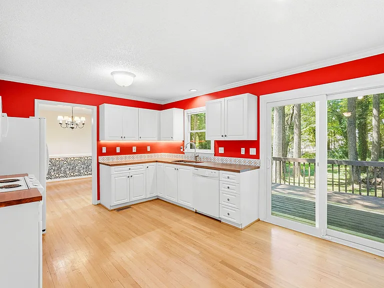 1424 Brookwood Dr — Photo 8