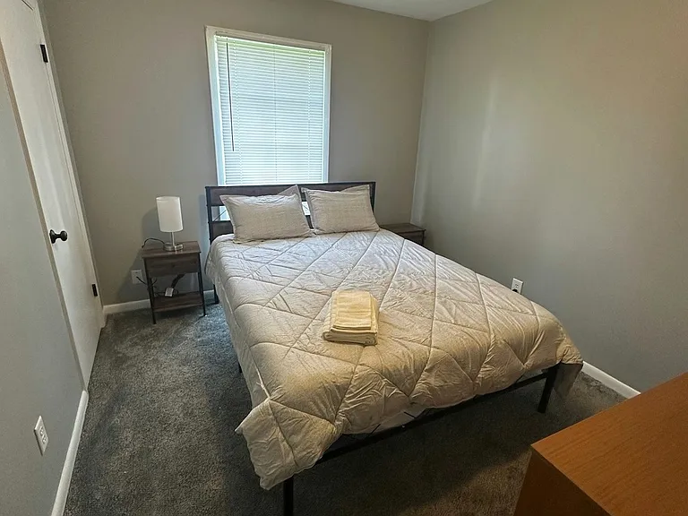 2222 N Rose Park Ave — Photo 3