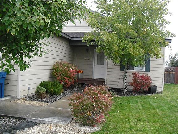 2nd image of 447 N River Rock Dr