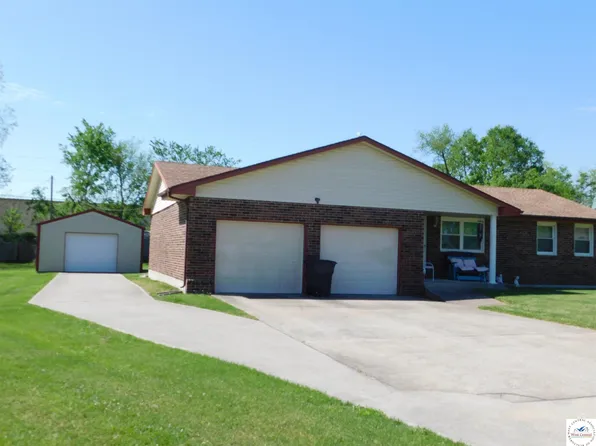 500 E Meadowlark Dr, Clinton, MO 64735