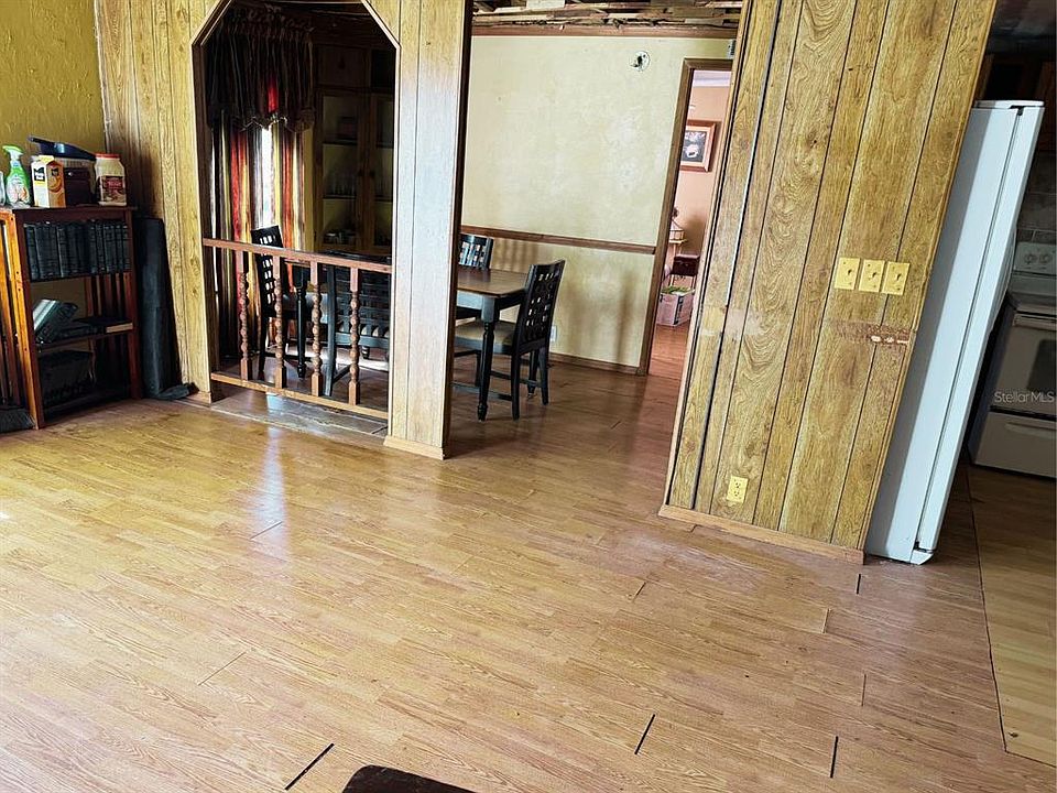 2nd image of 2580 Chatham Way NE