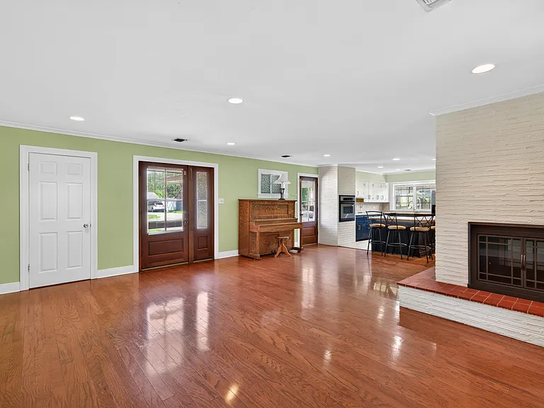 1911 Bermuda St — Photo 5