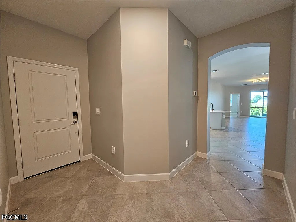 2 bed, 2.0 bath, 1564 sqft, $1,900 — Photo 2