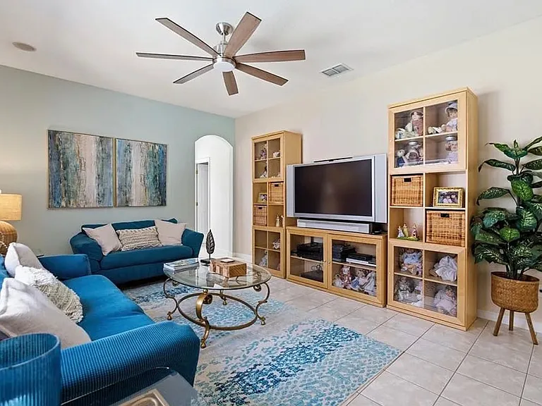 2742 Patrician Cir #4 — Photo 4