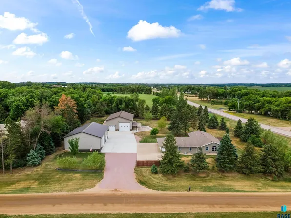 47527 255th St, Renner, SD 57055