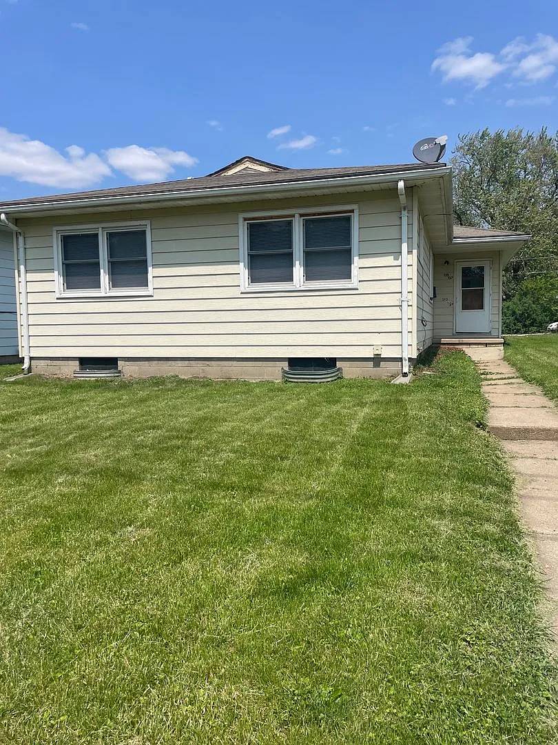2 bedroom 1 bath duplex — Photo 2