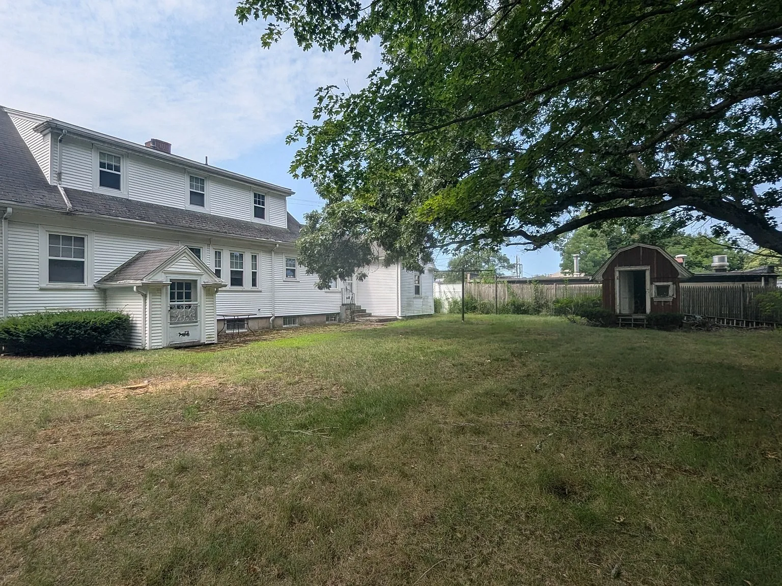 3 bed, 1.5 bath, 1691 sqft, $3,700 — Photo 2