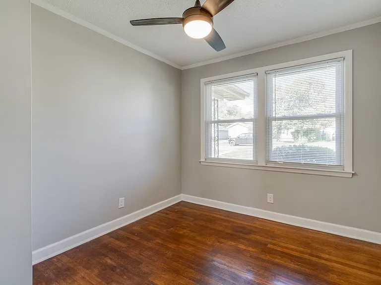 7712 Burdell Dr — Photo 17