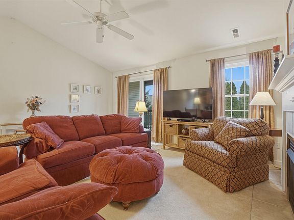 3rd image of 914 W Trailcreek Dr